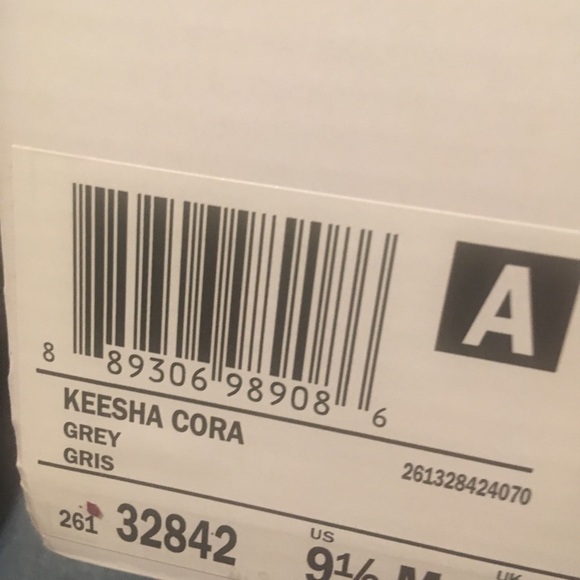 Clarks - Picture 3 of 5